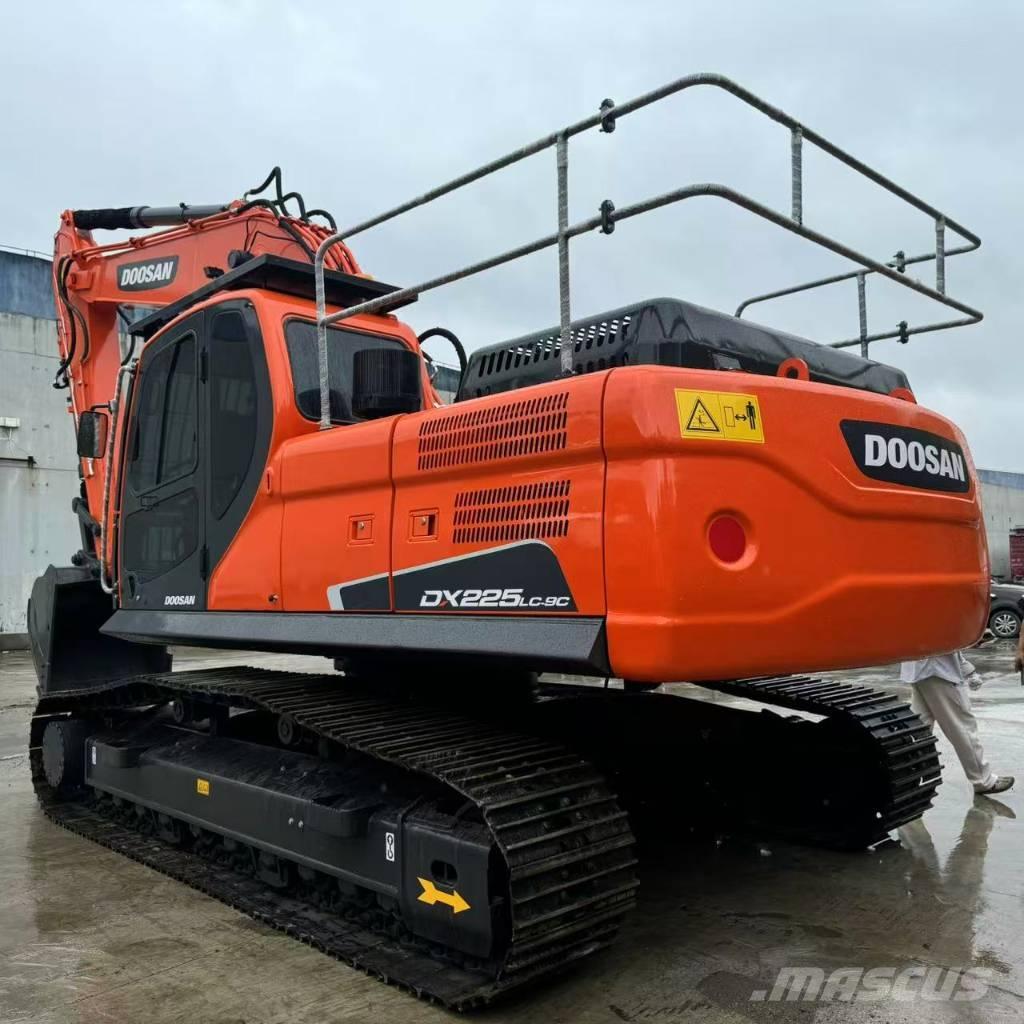 Doosan DX 225 LCA حفارات زحافة