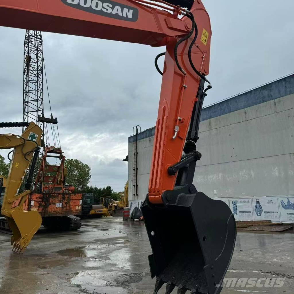 Doosan DX 225 LCA حفارات زحافة