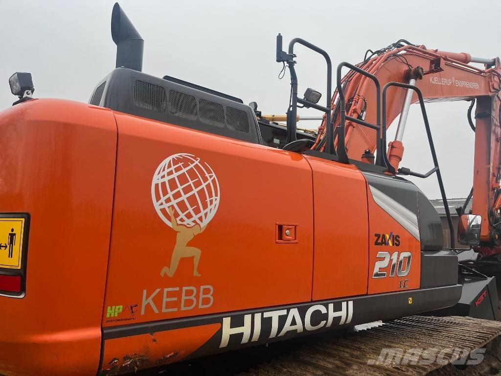 Hitachi ZX 210 LC-7 حفارات زحافة