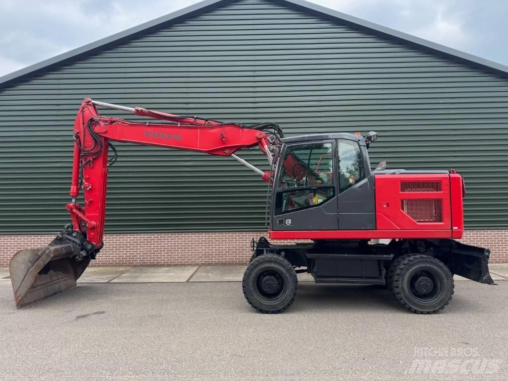 Volvo EW 160 E حفارات بعجل