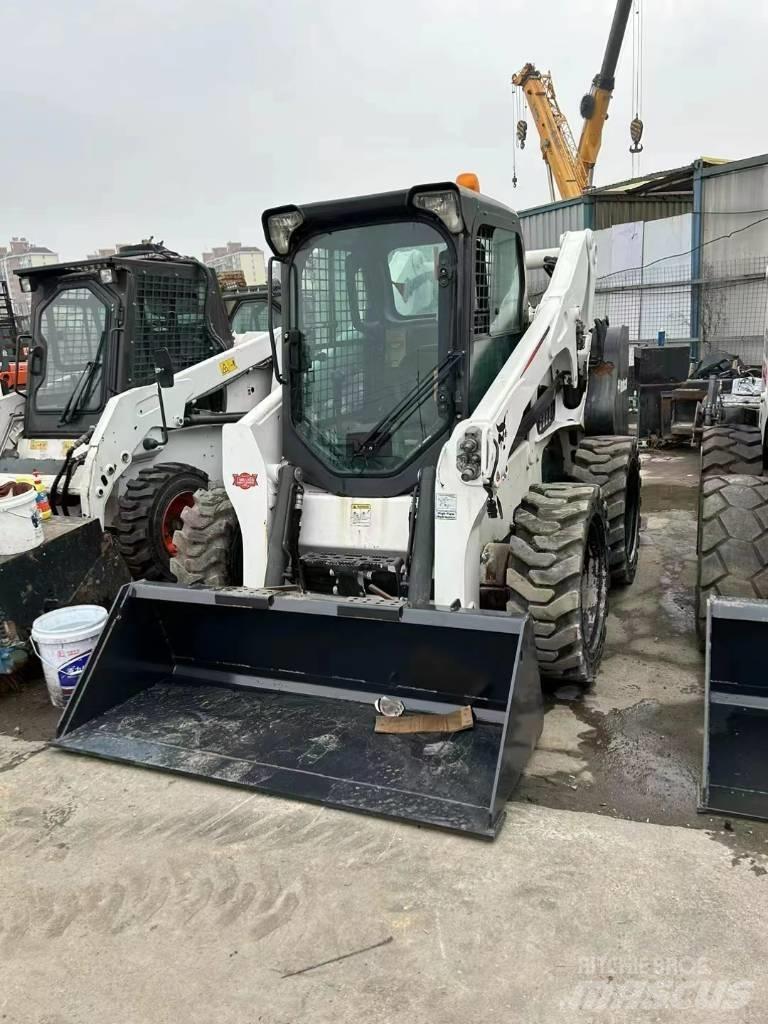 Bobcat S 750 لوادر انزلاقية التوجيه