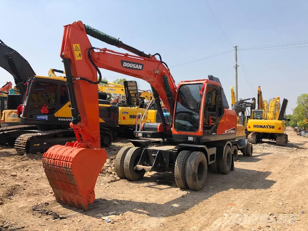 Doosan DX150W حفارات بعجل