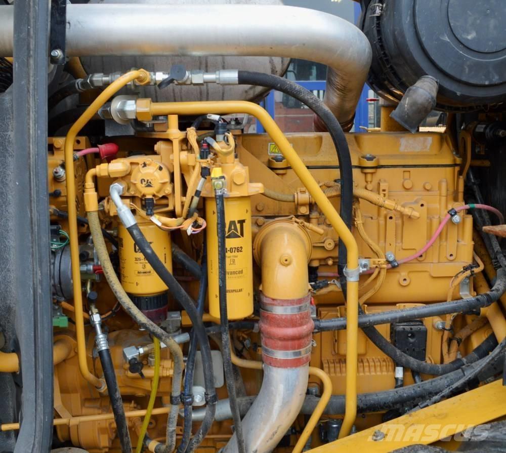 CAT 966H لوادر بعجل