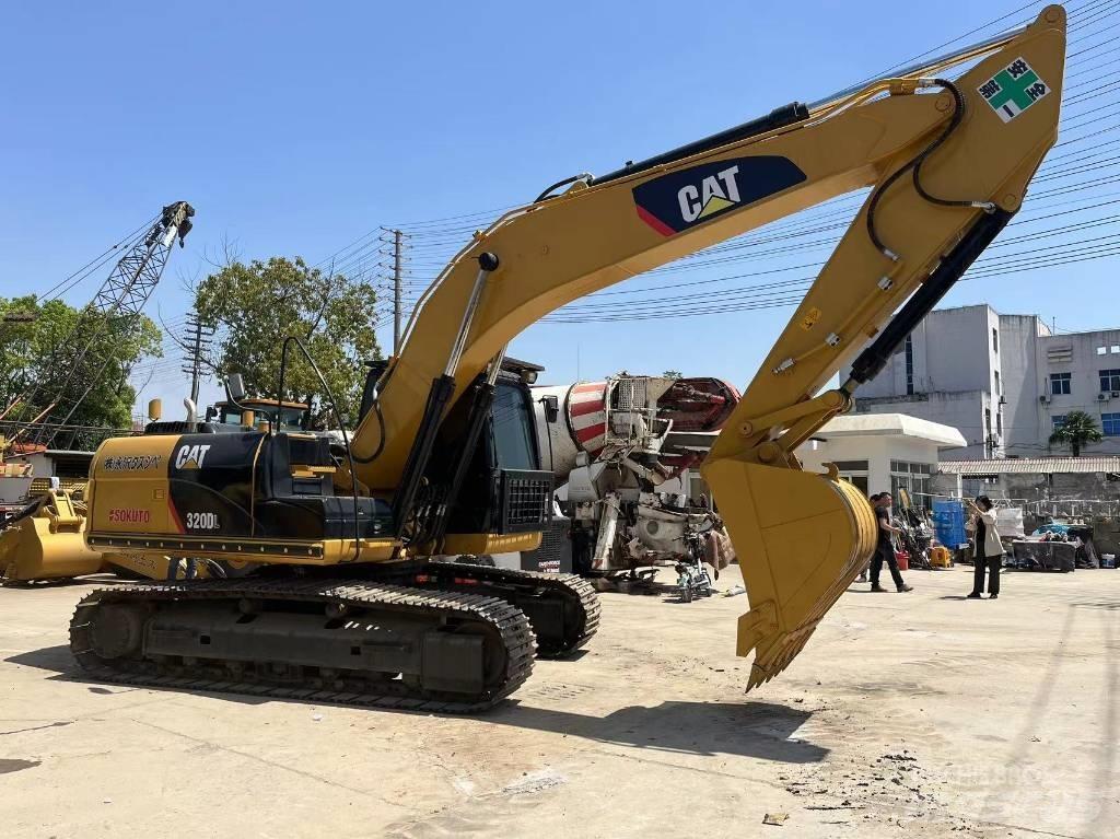 CAT 320 D L حفارات زحافة