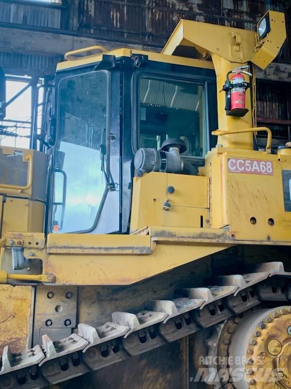CAT D 9 T بلدوزرات مجنزرة