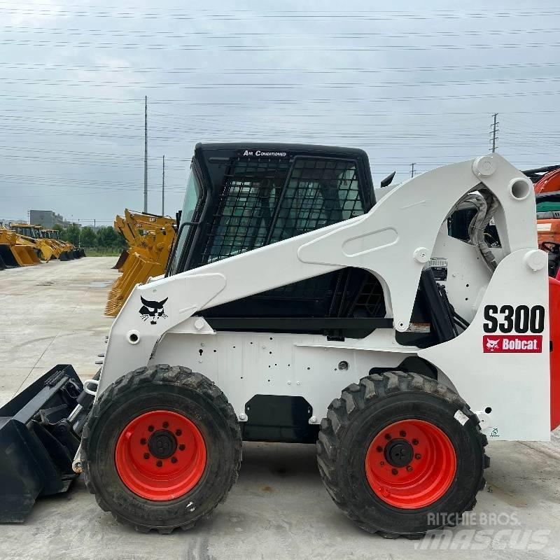 Bobcat s 300 لوادر انزلاقية التوجيه