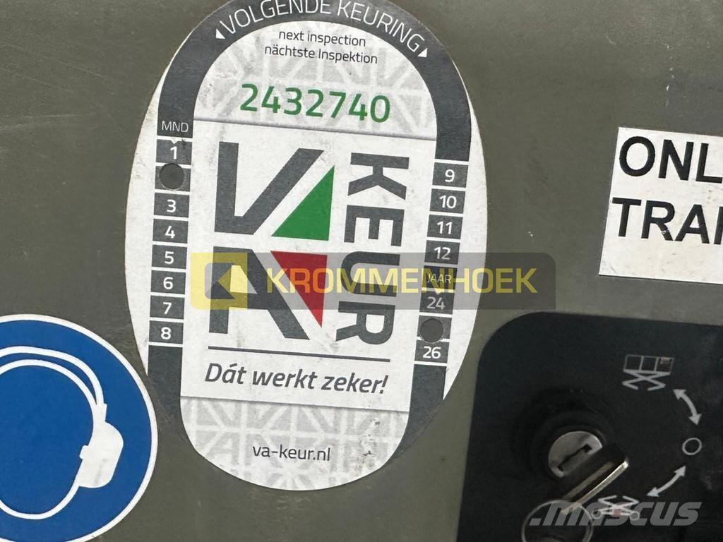 JLG M 3369 رافعات مقصية الشكل