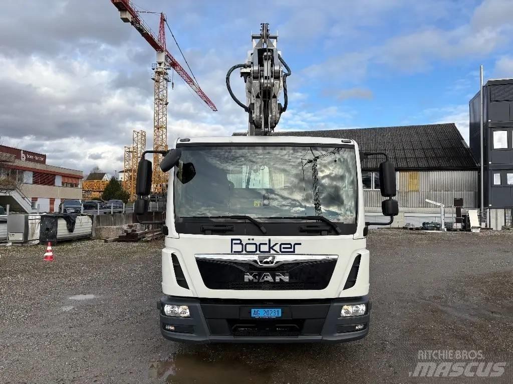 Böcker AK 37/4000 رافعات الطرق الوعرة