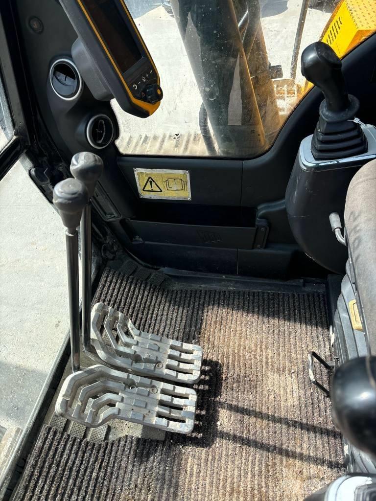 JCB JS 160 LC حفارات زحافة