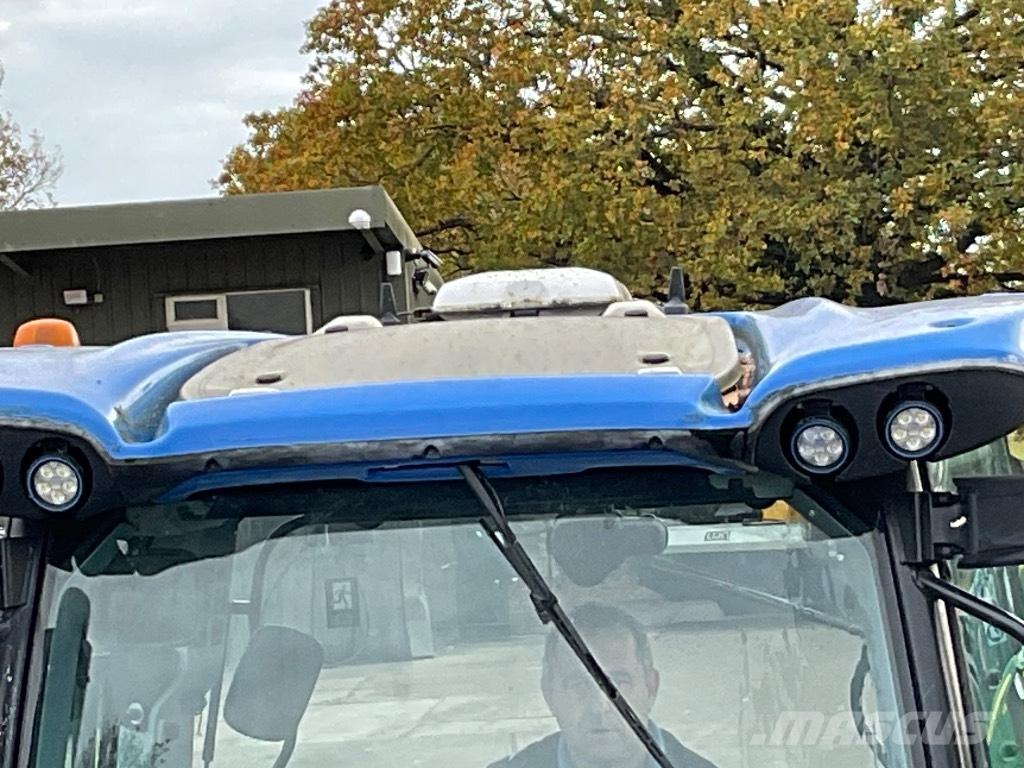 New Holland T 7.210 الجرارات