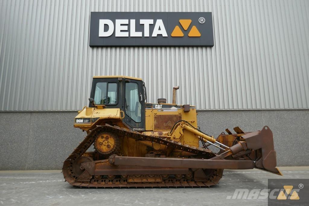 CAT D6M LGP بلدوزرات مجنزرة
