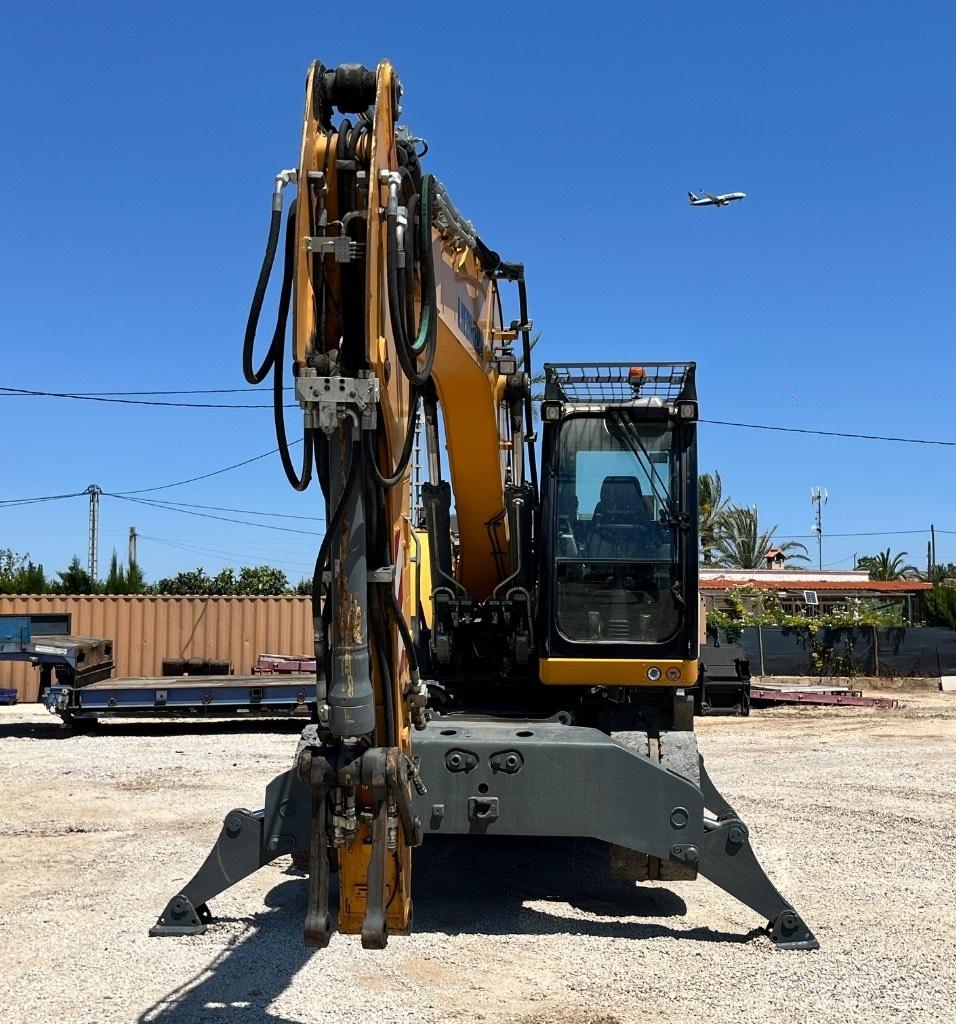 Liebherr A 916 حفارات بعجل