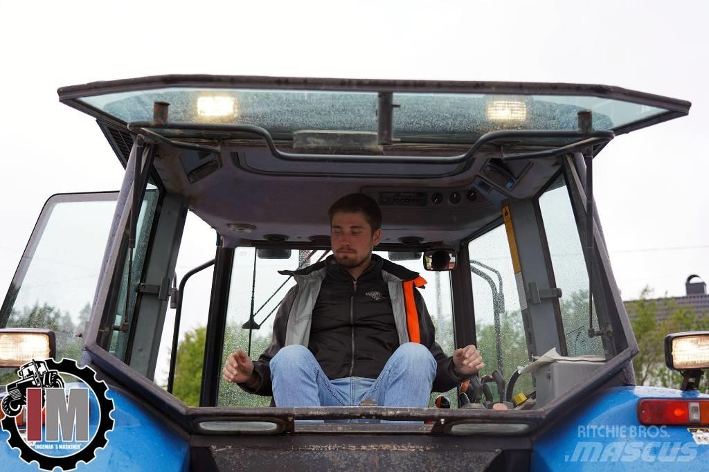 New Holland 7840 الجرارات