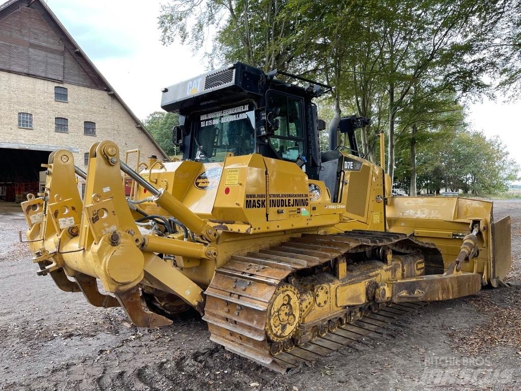 CAT D 7 E بلدوزرات مجنزرة