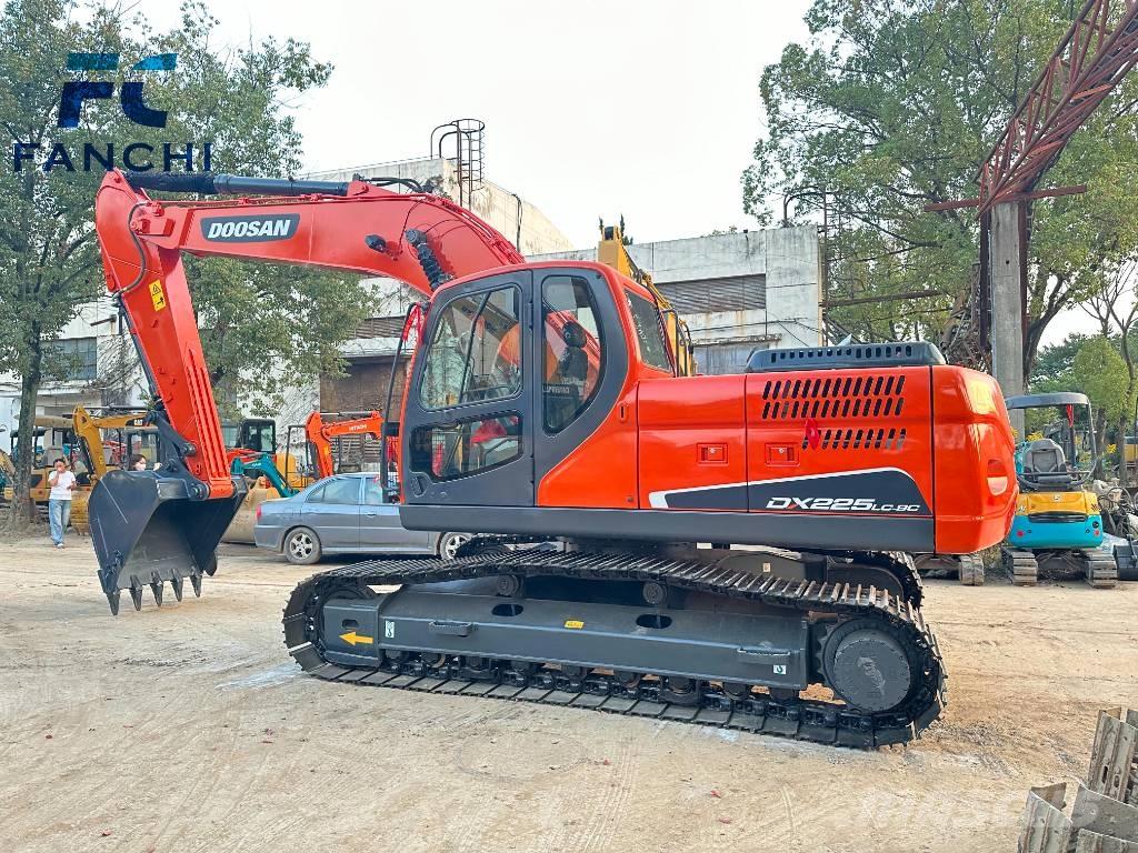 Doosan DX 225 LC حفارات زحافة