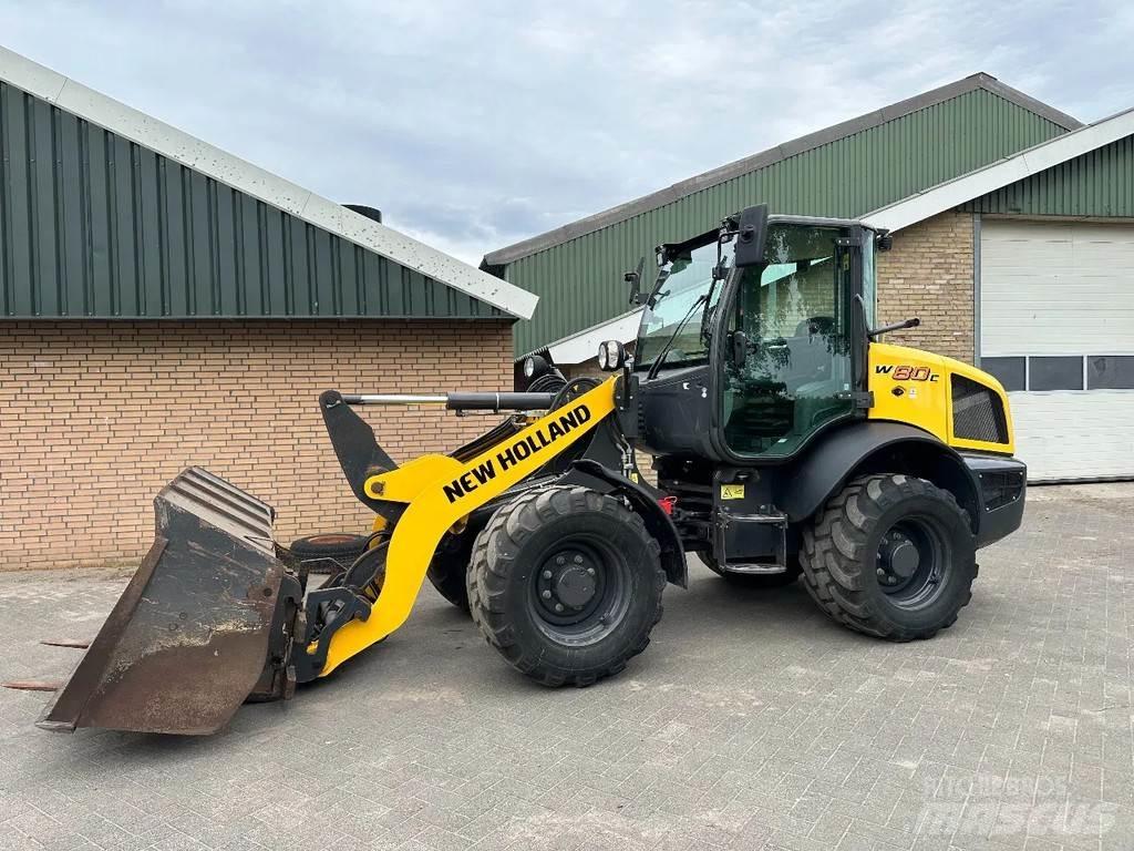 New Holland W80C لوادر بعجل