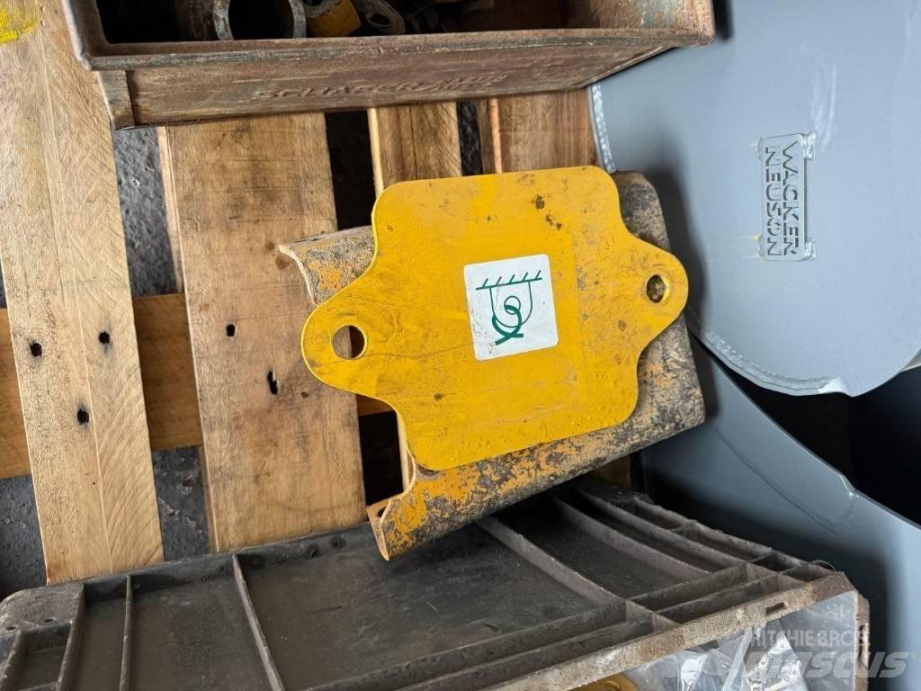 Komatsu D 65 EX-12 بلدوزرات مجنزرة