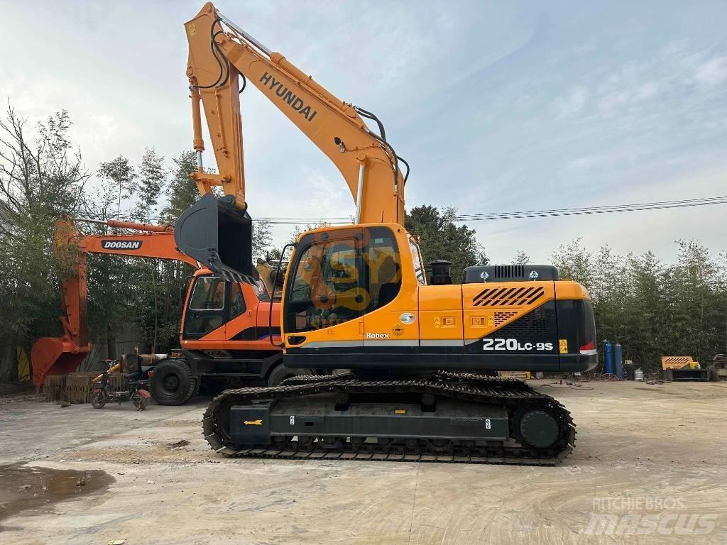 Hyundai R220 حفارات زحافة