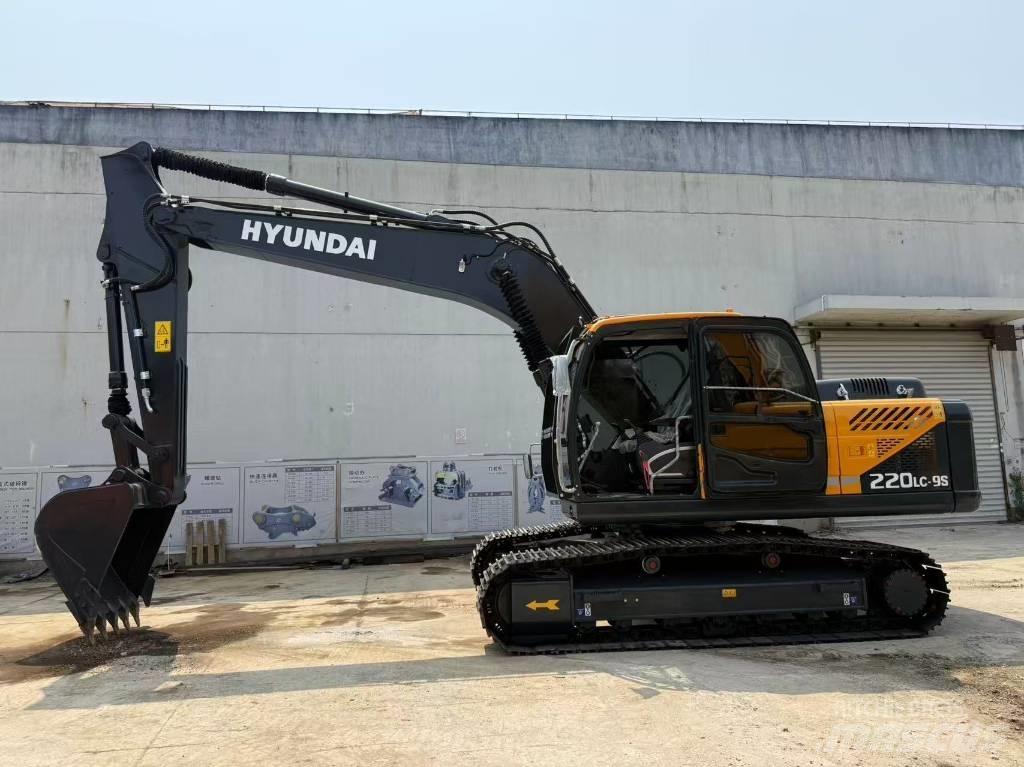 Hyundai R220LC-9S حفارات وسط 7 طن - 12 طن