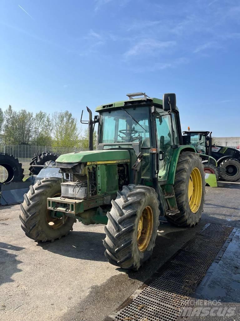 John Deere 6310 الجرارات