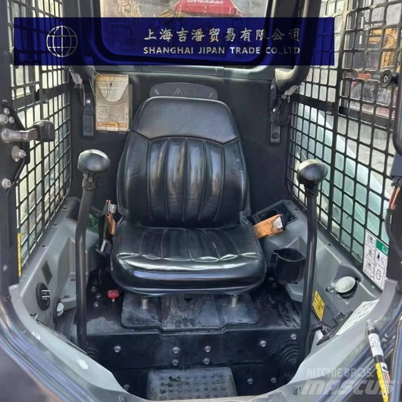 Bobcat s450 لوادر انزلاقية التوجيه