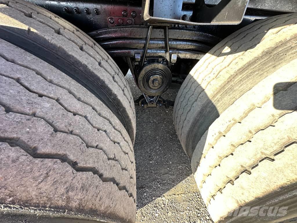 Mack LR 613 شاحنات المخلفات