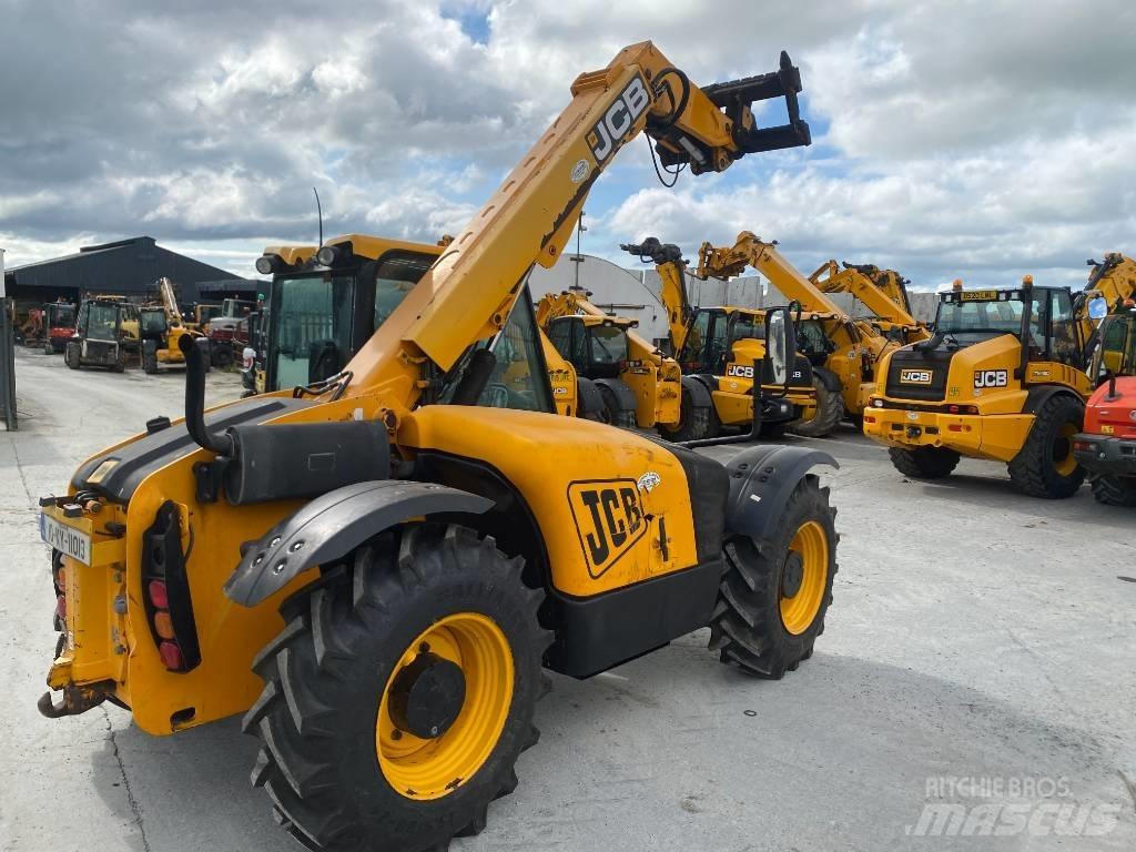 JCB 526-56 معدات مناولة لأغراض الزراعة