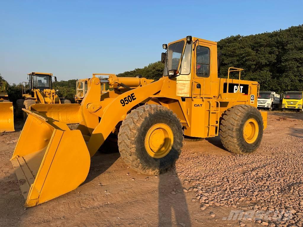 CAT 950E لوادر بعجل