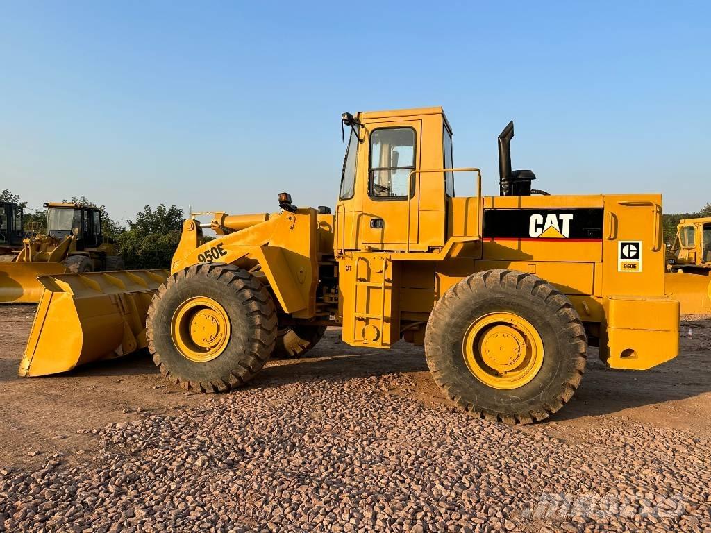 CAT 950E لوادر بعجل