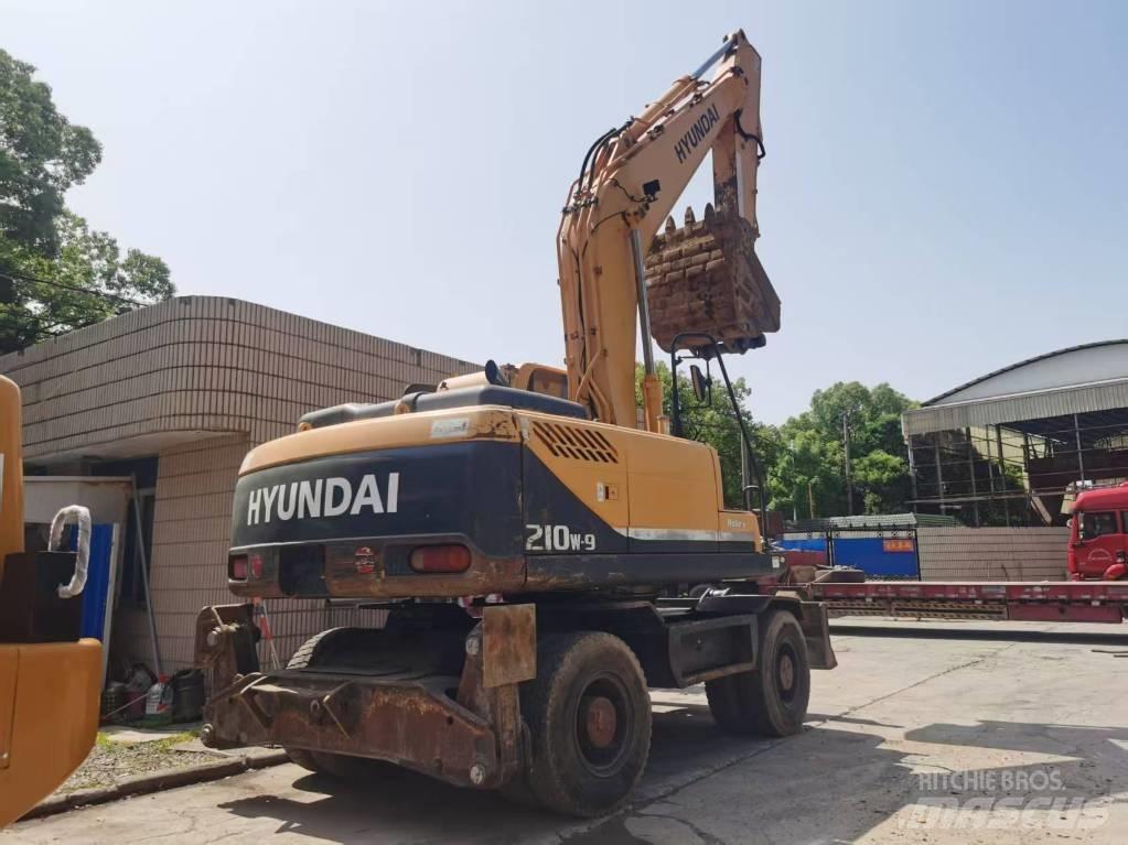 Hyundai R210W-9 حفارات بعجل