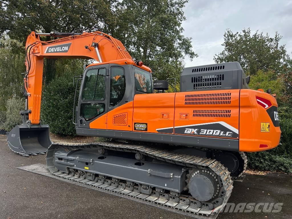 Develon DX 300 LC-7M حفارات زحافة