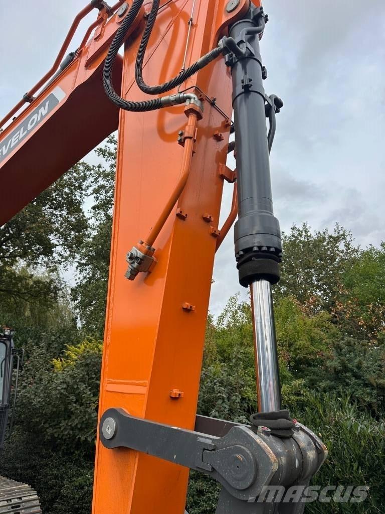 Develon DX 300 LC-7M حفارات زحافة