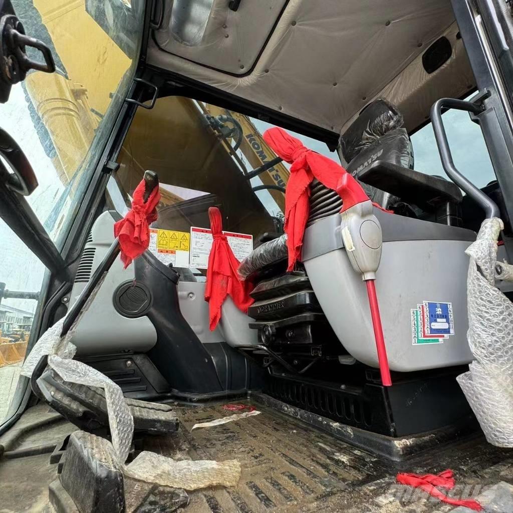 Komatsu PC 220-8 حفارات زحافة