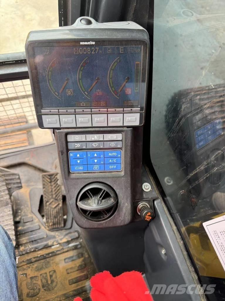 Komatsu PC 220-8 حفارات زحافة