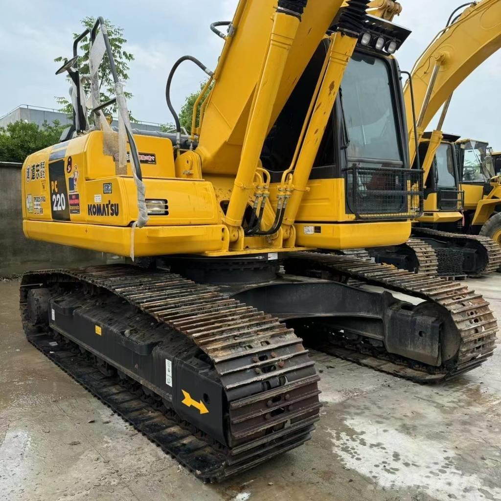 Komatsu PC 220-8 حفارات زحافة