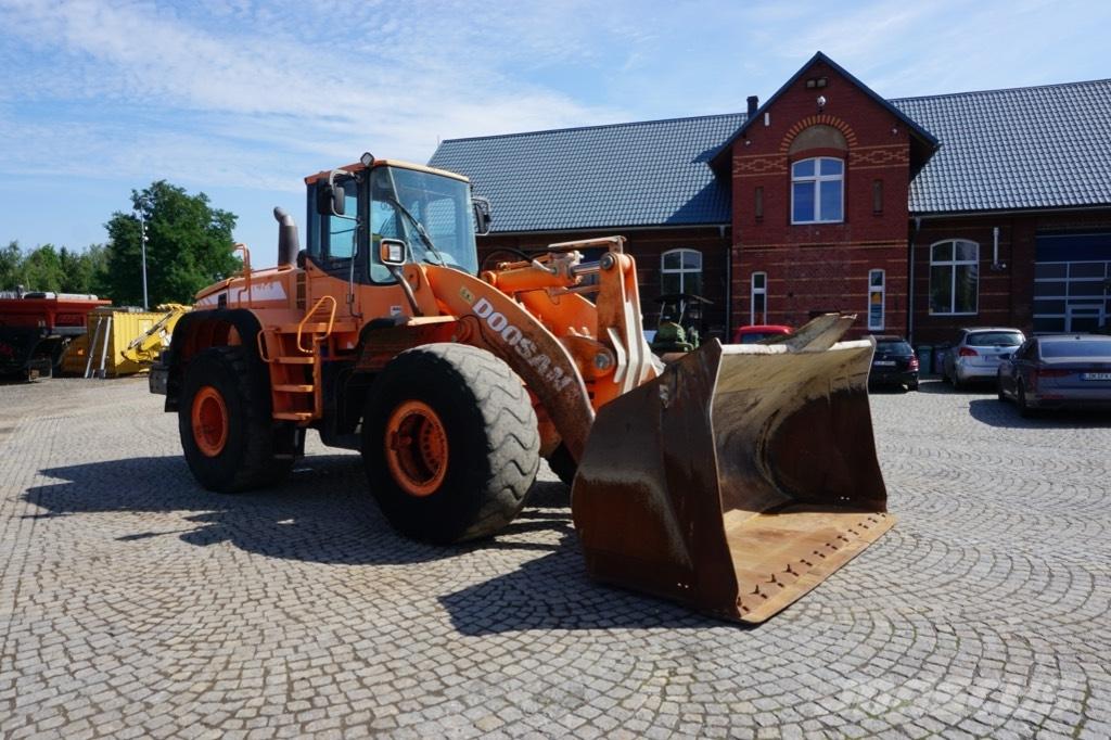 Doosan DL 400 لوادر بعجل