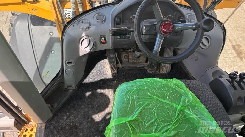 Volvo L 90 G لوادر بعجل