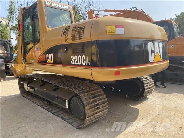 CAT 320 C حفارات زحافة