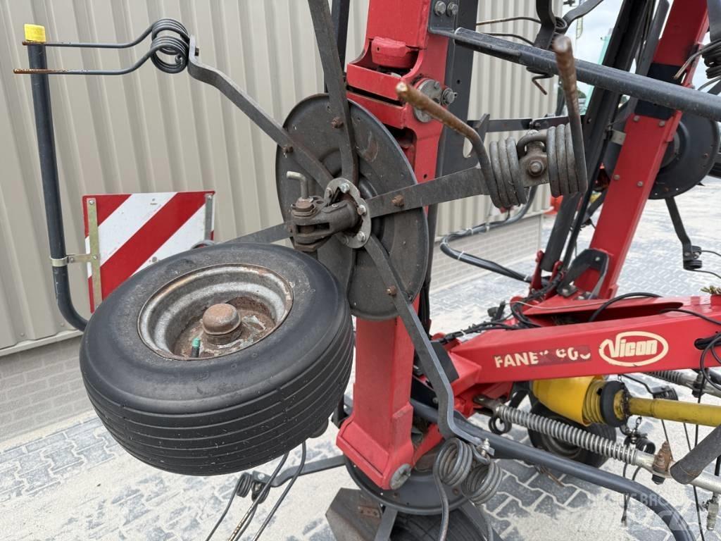 Vicon FANEX 903 مكابس وميبسات التبن