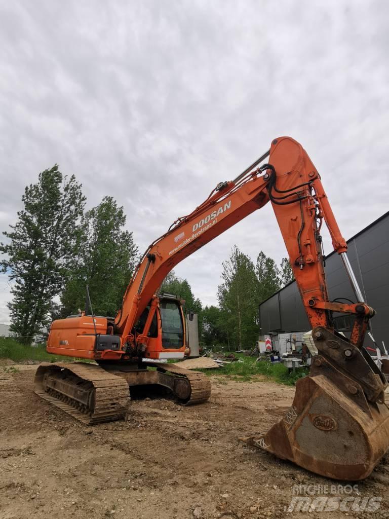 Doosan DX 225 LC حفارات زحافة