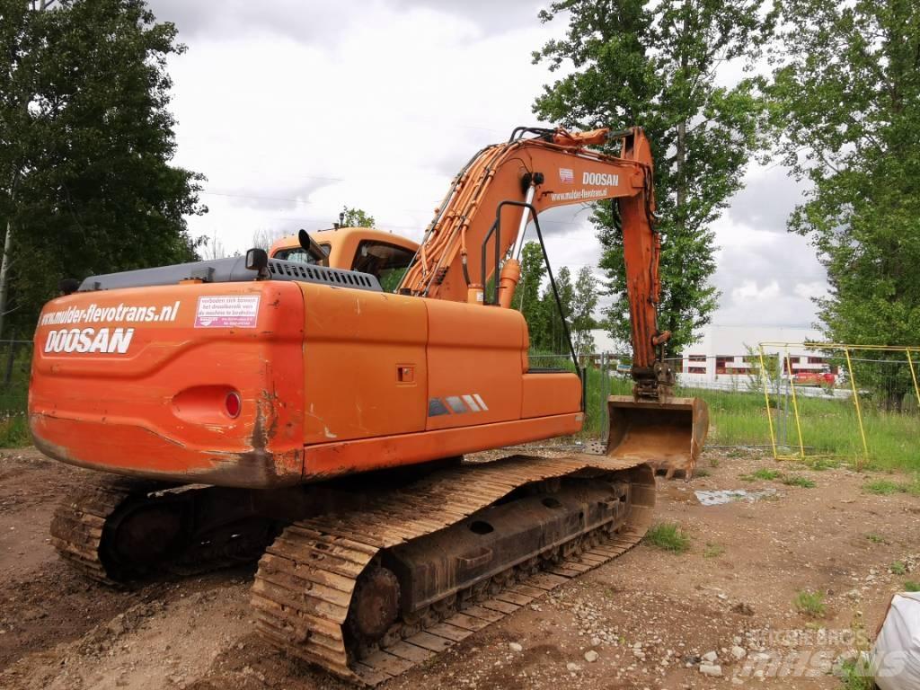 Doosan DX 225 LC حفارات زحافة