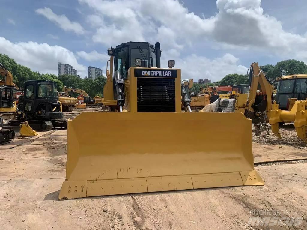 CAT D 6 G بلدوزرات مجنزرة