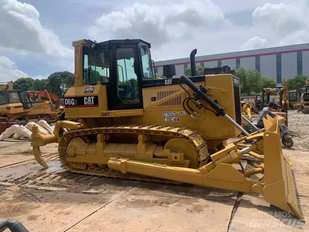 CAT D 6 G بلدوزرات مجنزرة