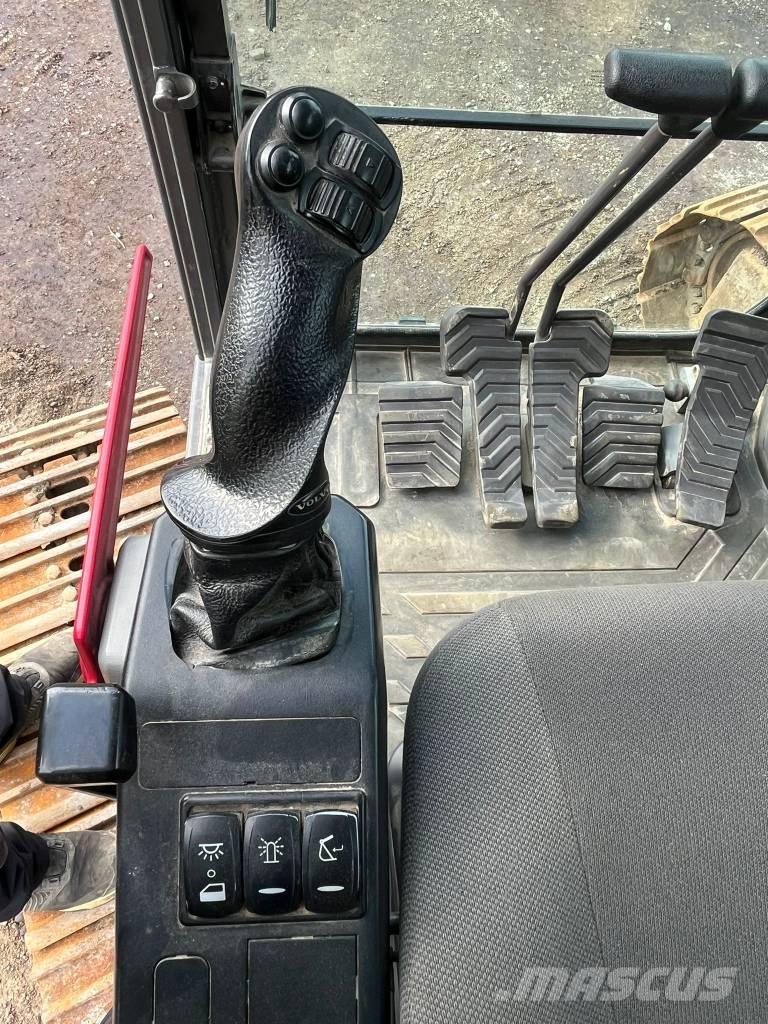 Volvo ECR 235 EL حفارات زحافة