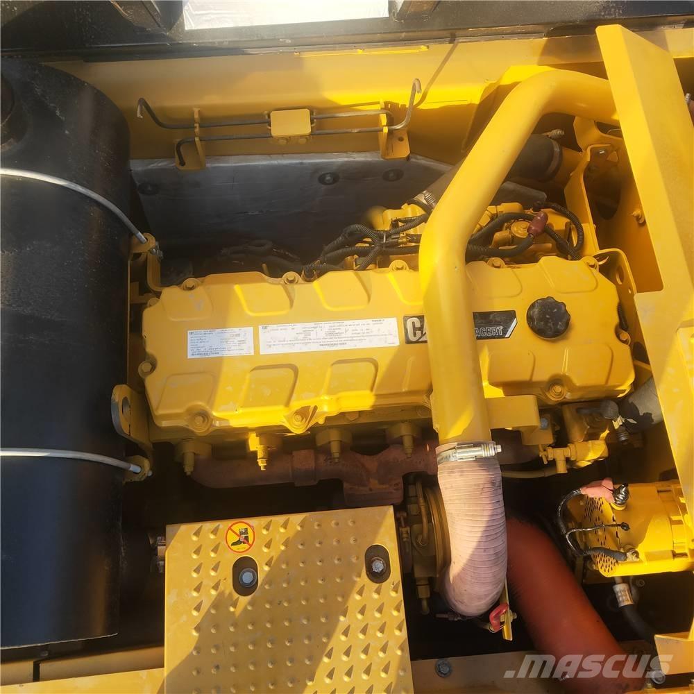 CAT 340D2 حفارات زحافة