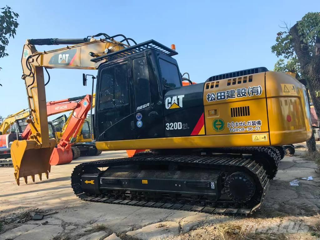 CAT 320 D2L حفارات زحافة