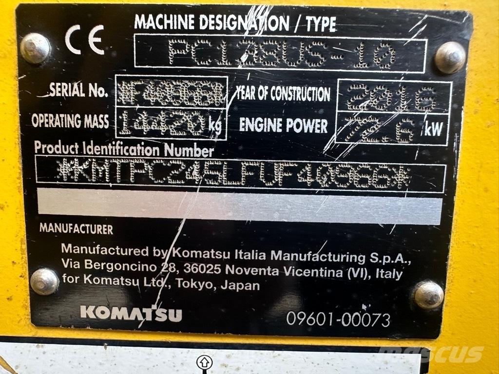 Komatsu PC 138 US-10 حفارات زحافة