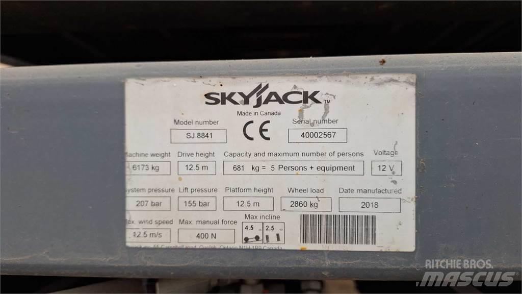 SkyJack 8841RT رافعات مقصية الشكل