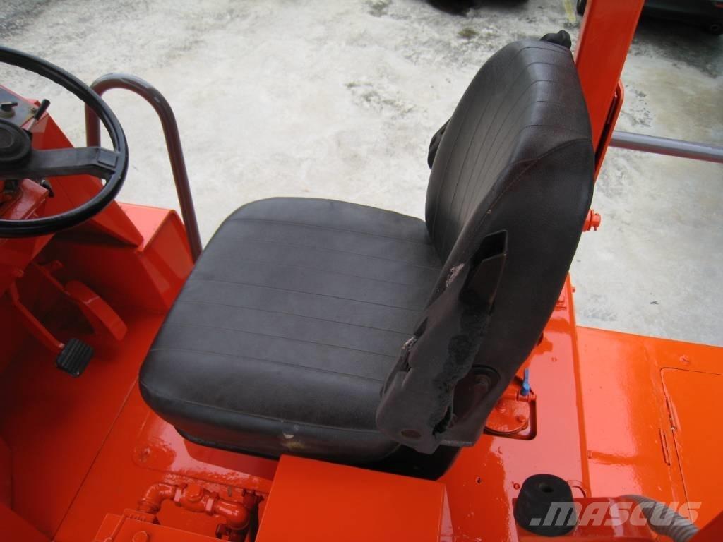 Sakai TZ 701 مداحل ذات إطارات هوائية