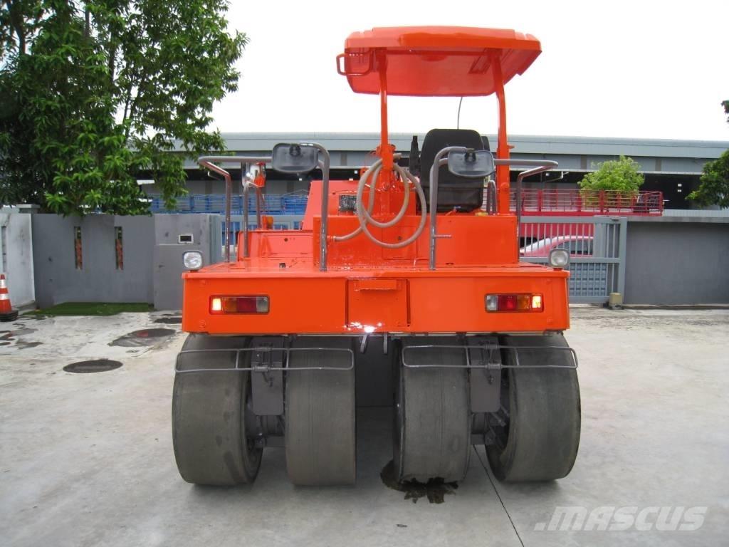 Sakai TZ 701 مداحل ذات إطارات هوائية